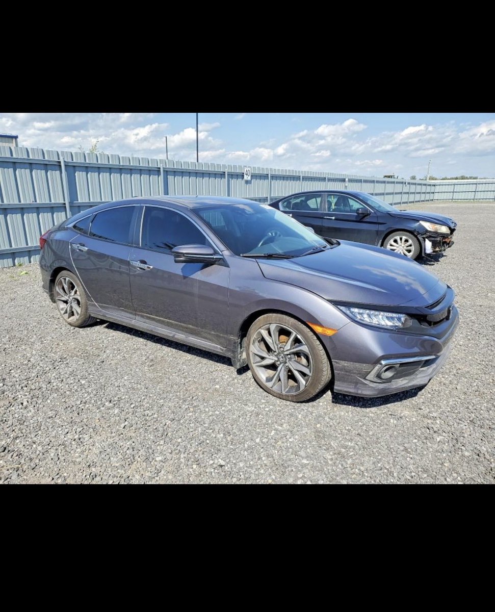 stryka_'s tweet photo. 2019 Honda Civic Touring

Leather seats 
Sunroof 
Push to start 
Engine 1.5
Apple car play 
33k km
110,000 including shipping https://t.co/GwYXZawVLC