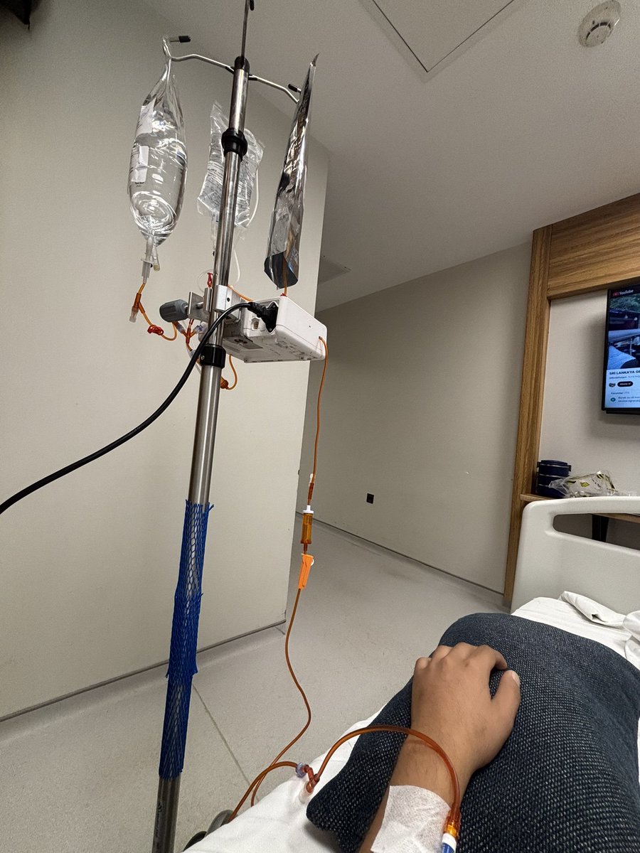 oylekalmisim's tweet photo. kanseri yendim diye twit atmaya bilmem kaç ay kaldı https://t.co/Hx6r7ocEYr