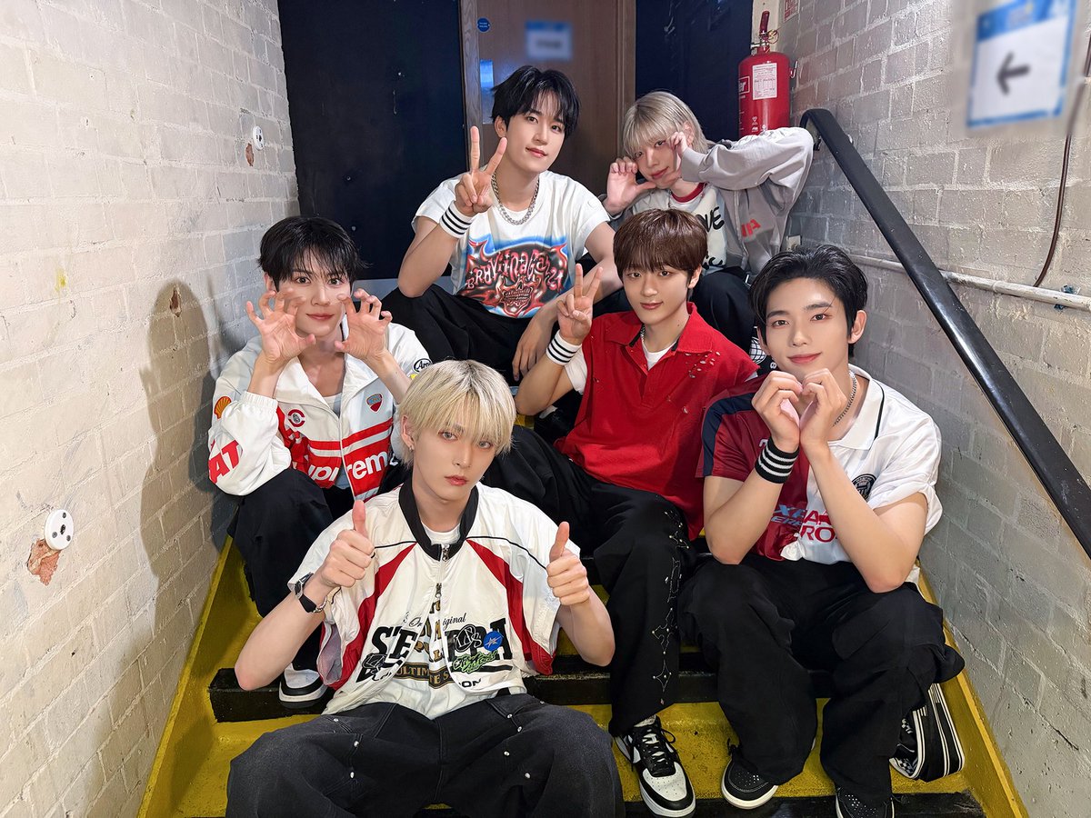 LUN8_official's tweet photo. [📸] 260814 LUN8 EUROPE TOUR: BEYOND THE MOON | LONDON

#루네이트 #LUN8
#BEYONDTHEMOON #LUN8EuropeTour https://t.co/yZTOmPtwmQ