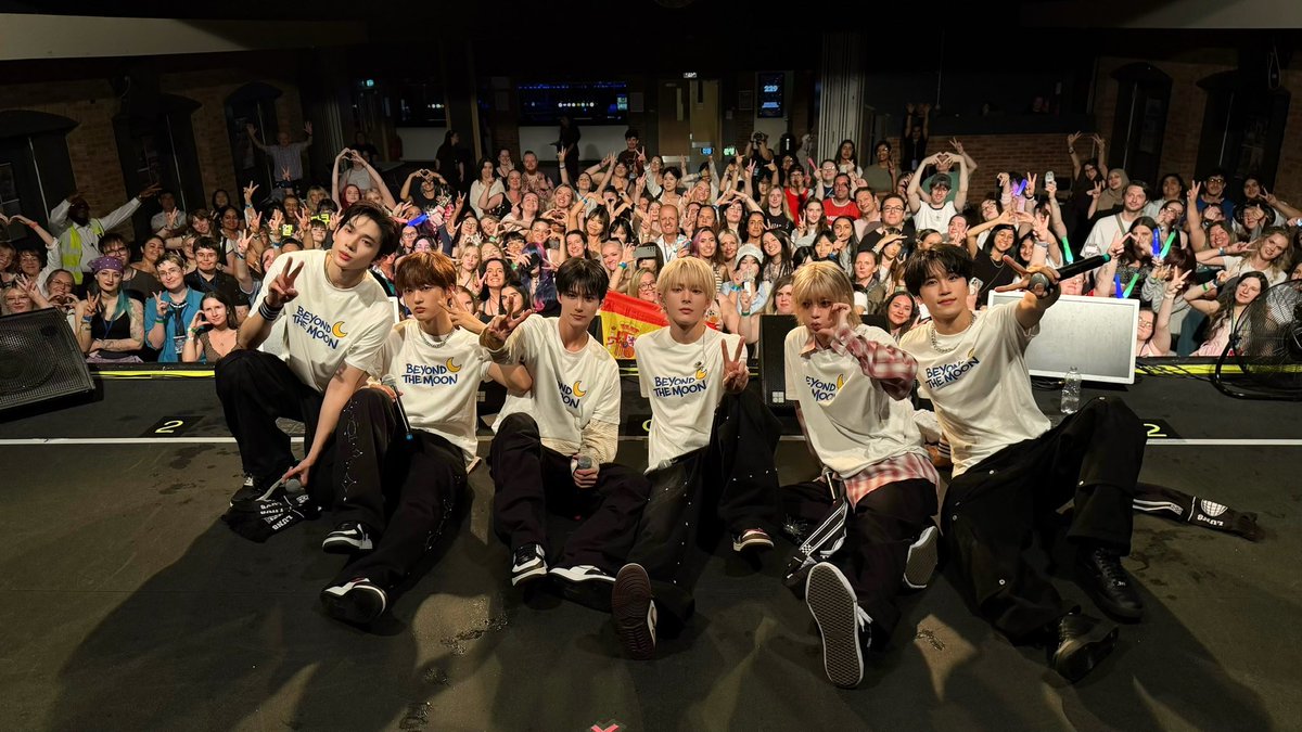 LUN8_official's tweet photo. [📸] 260814 LUN8 EUROPE TOUR: BEYOND THE MOON | LONDON

#루네이트 #LUN8
#BEYONDTHEMOON #LUN8EuropeTour https://t.co/yZTOmPtwmQ