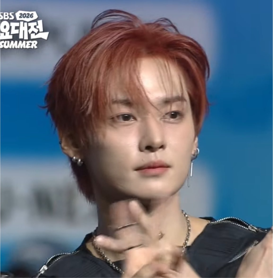 crimeaffairs's tweet photo. i love when idols embrace their natural hair color https://t.co/dOhirtjy0h