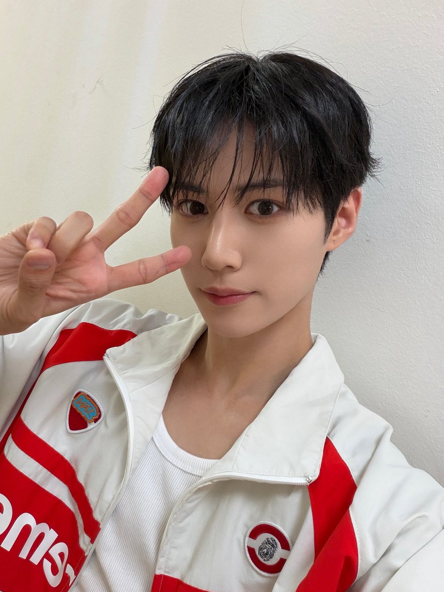 LUN8_members's tweet photo. [#이안]
런던 오늘 하루 최고였어요🔥
다음에 꼭 또 만나요 사랑해요🫶

#루네이트 #LUN8 #Ian https://t.co/aq42HzPVwK