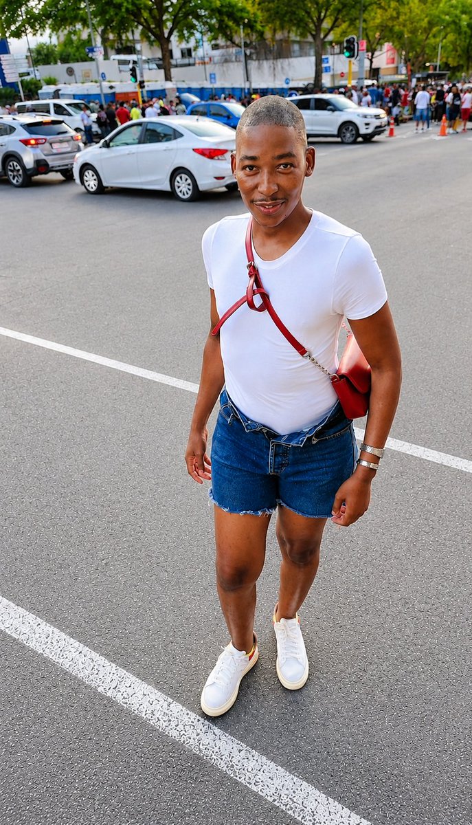 TumiBrianTlhogi's tweet photo. Eyes low, Standard high.🤍
#missingsummerdays🌅☀️ #FashionLover 🕴️#starboy 😇 https://t.co/GrykTnxMbE
