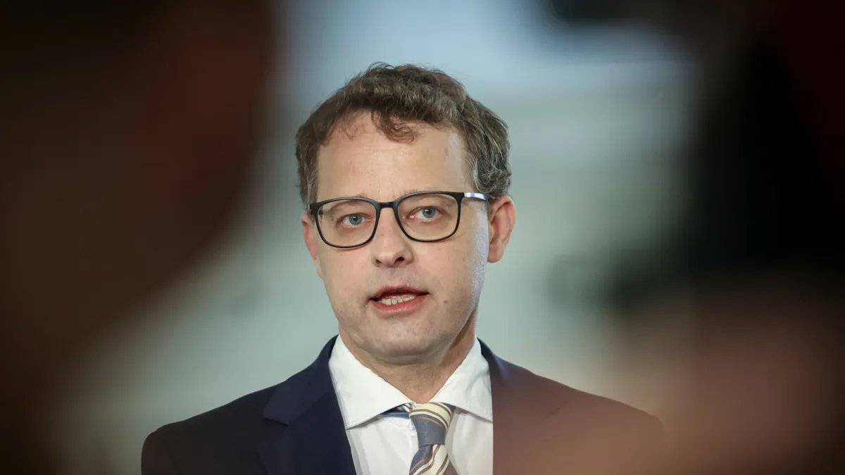 WolnaRadio's tweet photo. Czy Romanowski współżył z psem?!
Albo z dzieckiem?!
Albo okradł powodzian?!
To drodzy pedofile, zoofile i złodzieje - morda w kubeł! https://t.co/PZWaTpyWAQ