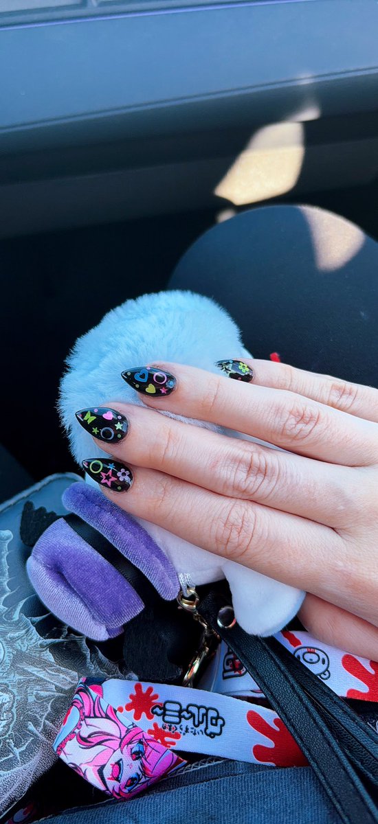 Plushunagi's tweet photo. ⛓️👾🕹️ New claws Y2K/Arcade carpet inspired. https://t.co/OVtMmPgMDm