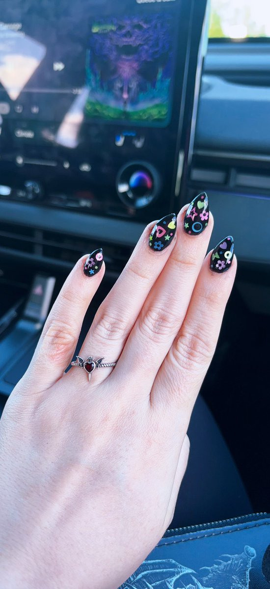 Plushunagi's tweet photo. ⛓️👾🕹️ New claws Y2K/Arcade carpet inspired. https://t.co/OVtMmPgMDm