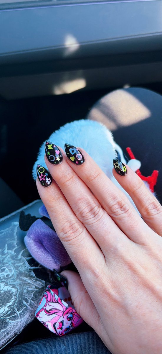 Plushunagi's tweet photo. ⛓️👾🕹️ New claws Y2K/Arcade carpet inspired. https://t.co/OVtMmPgMDm