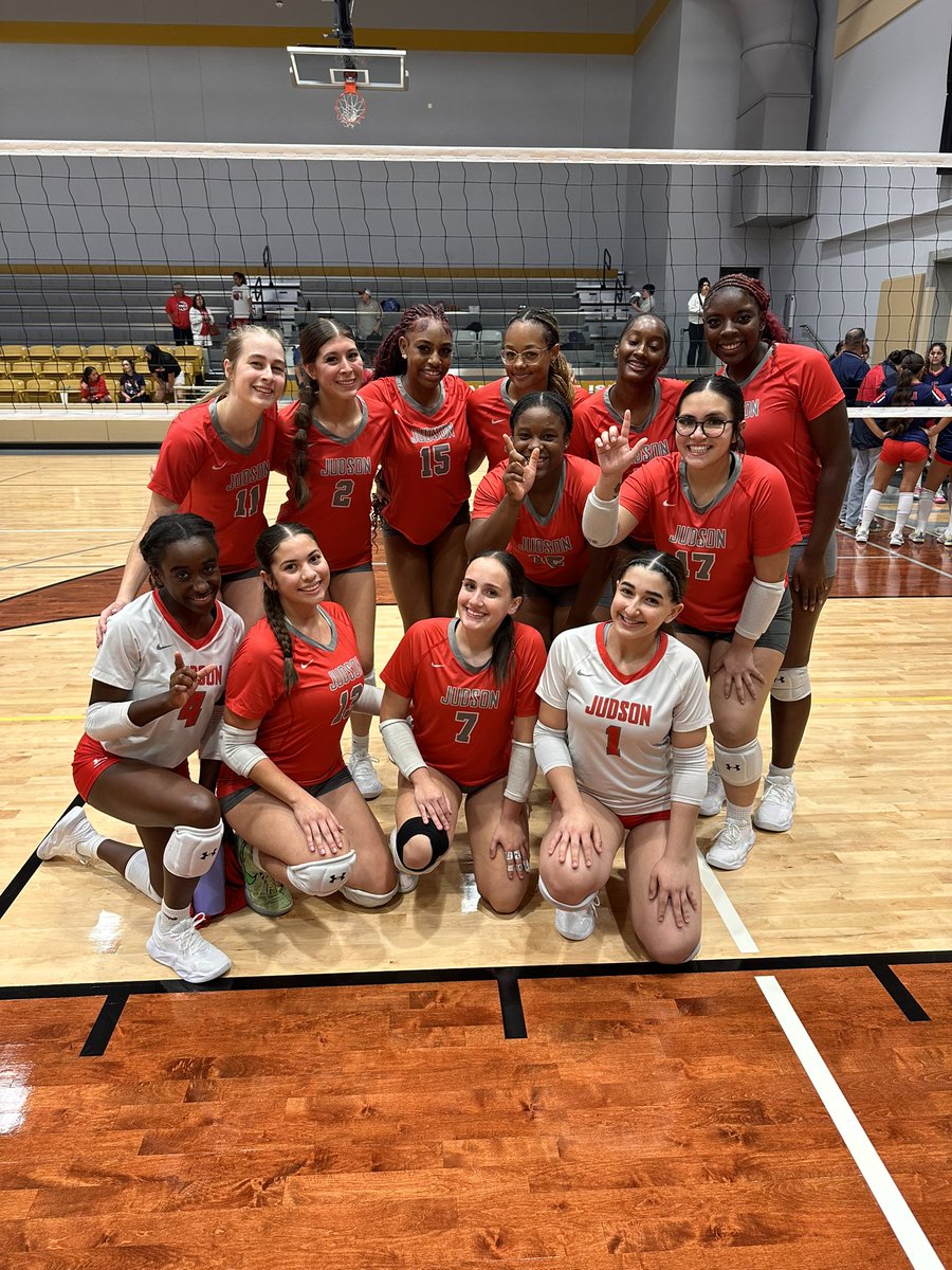 rocketvball12's tweet photo. After a very competitive day 1… we are on the way to Gold tomorrow! 🏆🏐🚀

We Believe! https://t.co/T1tKOlTmpB