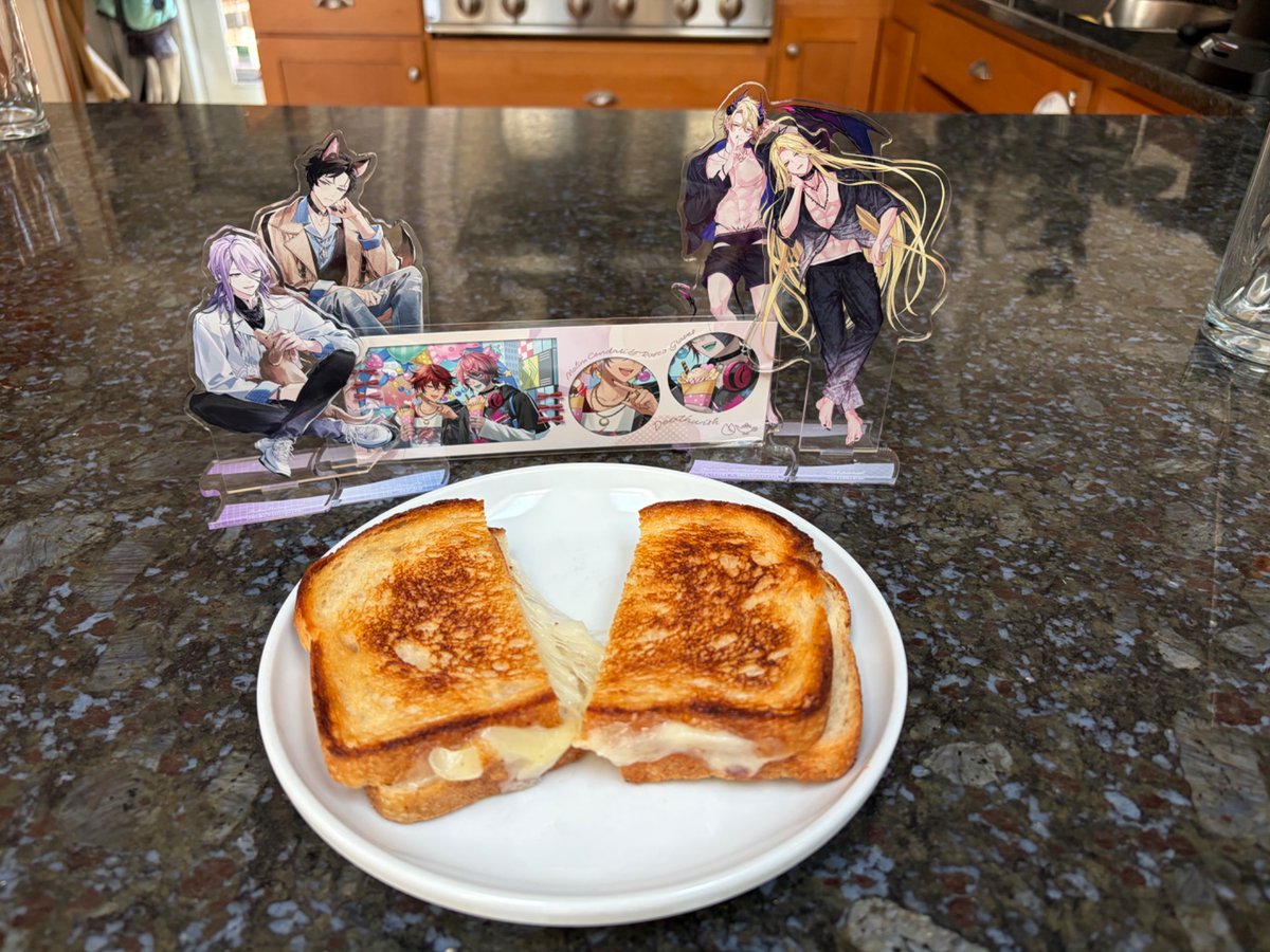 Iridescent_Sage's tweet photo. Some of my favorite things in one image. FSP yaoi and a grilled cheese 🤤

#Shikikatsu #Caellectibles #CendMerch #Merchsco #Nethermerch #AshMERCHiel https://t.co/CrxQ410X3B