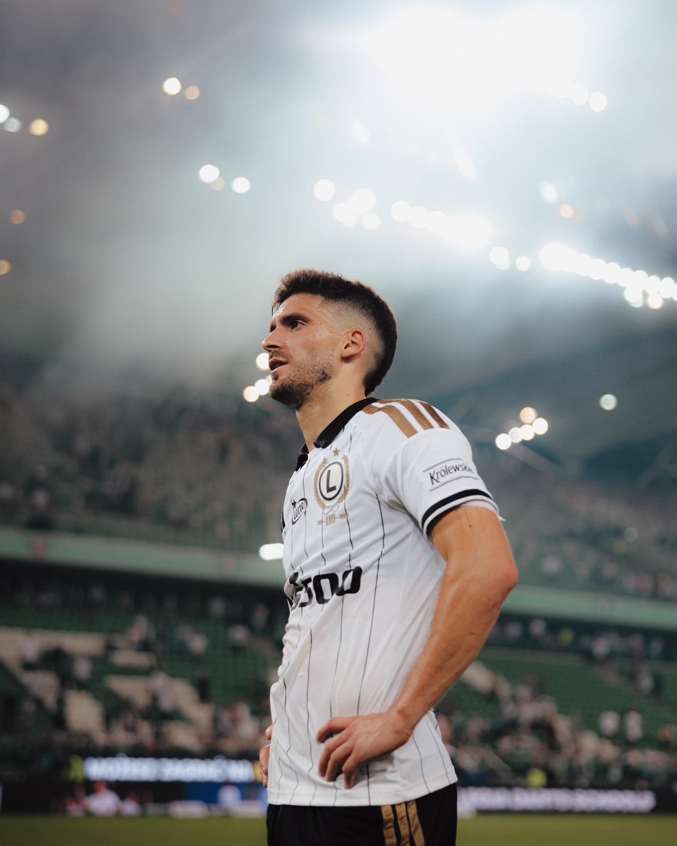 LegiaWarszawa's tweet photo. Podobno @netflix opublikował dobre show z pewnym Portugalczykiem w roli głównej. Ale naszym zdaniem dzisiejsze show tego dżentelmena było zdecydowanie lepsze 😉

Ruben Vinagre. 

📸 @mat_kostrzewa https://t.co/smm0s1aDv7