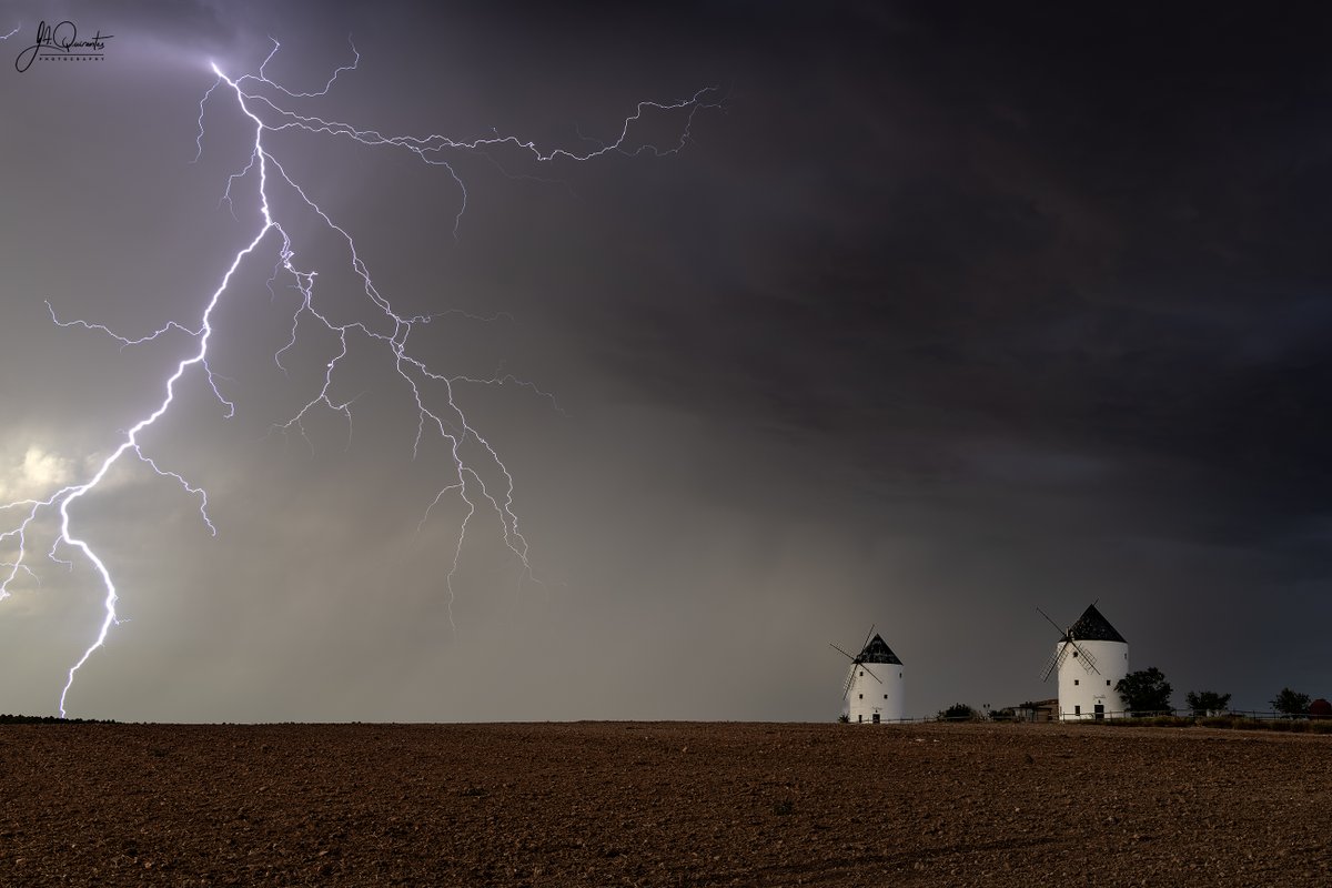JoseAQuirantes's tweet photo. Tormenta esta tarde, 14-agosto-2026, en Sta. María del Campo Rus (Cuenca) https://t.co/EZIt7MOeDe