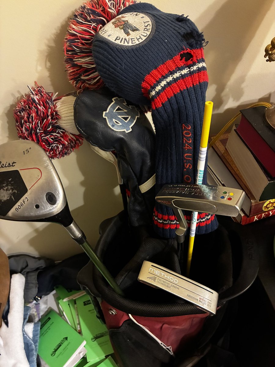 tarheelpete's tweet photo. kind of performance that might get someone kicked off the travel squad #putter #bench #zag #enticing https://t.co/vdDaYOkrLF