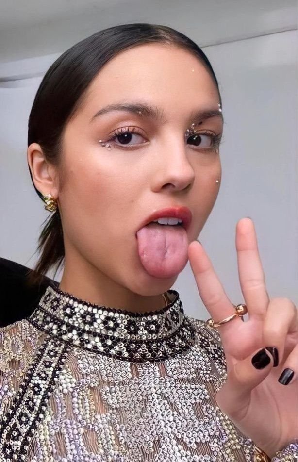 Annabananared's tweet photo. 😛✌️ https://t.co/8KVl9HECYH