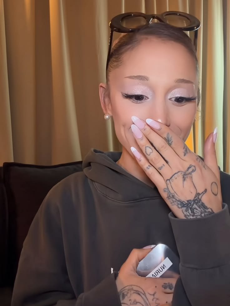 imperfectswt's tweet photo. she is always 🤭 https://t.co/HmPJOLXsPx