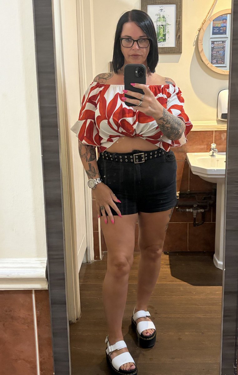 alice000r's tweet photo. Be honest… does this picture deserve a like? 😏 https://t.co/RIYTPmlTpq