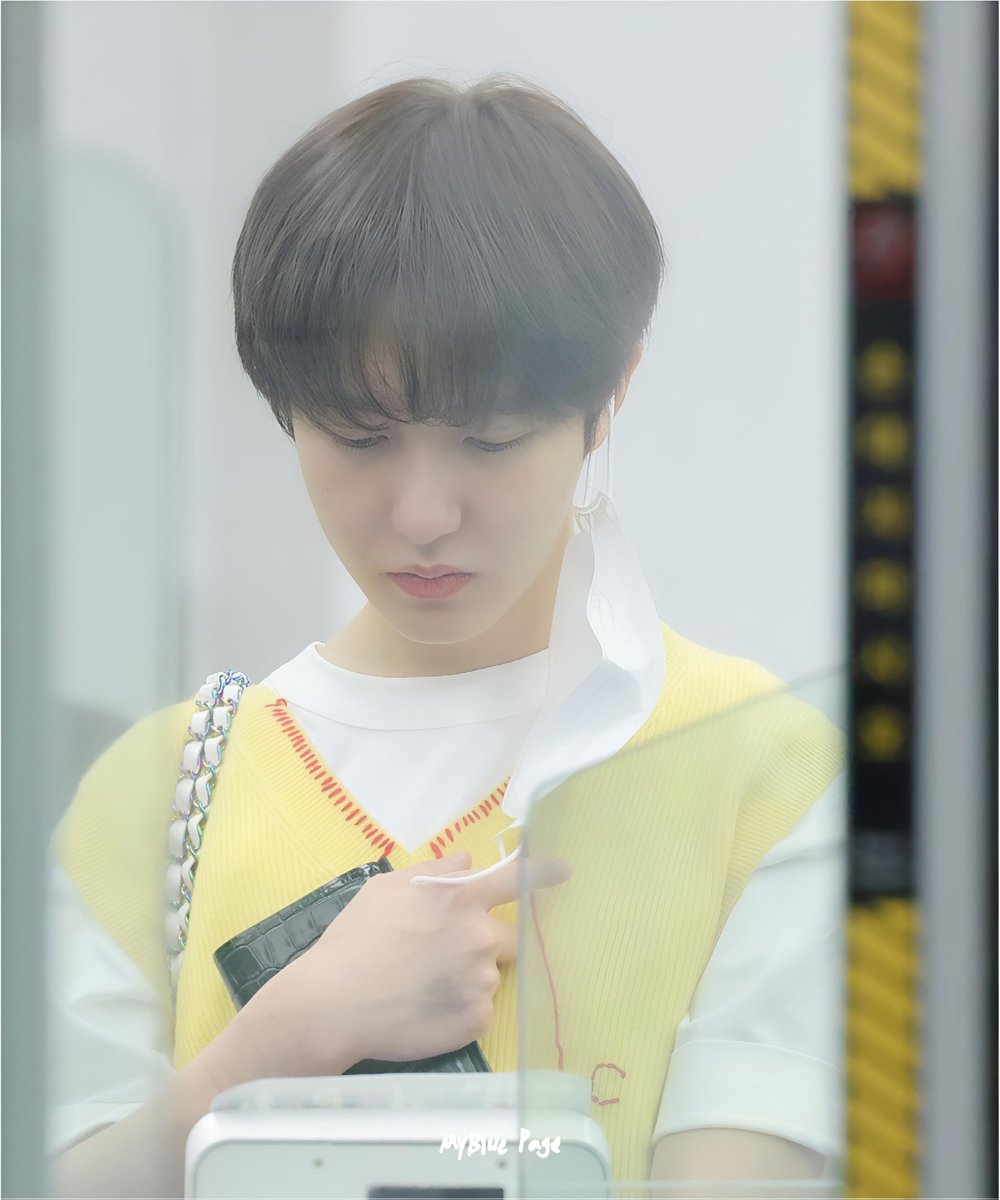 MyBluePage's tweet photo. 🥚

260815 ICN
#런쥔 #RENJUN #ロンジュン #黄仁俊 #仁俊 https://t.co/Nk51gSQ2vj