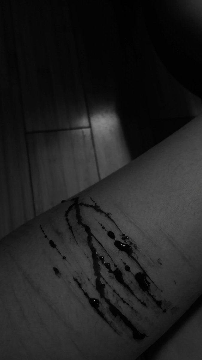 hexvenlylands's tweet photo. doing more l8r couldnt stop shaking sorry  ALL FAKE #sfxmakeup #shdtwt https://t.co/WWAjM6USbC