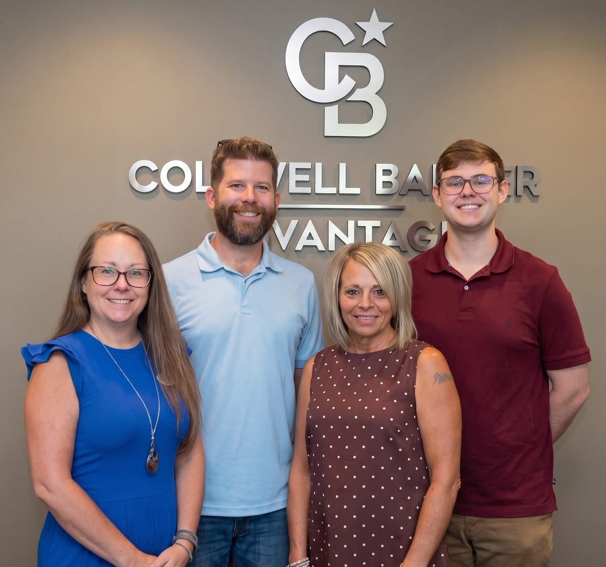 TimothySellsNC's tweet photo. Our Relocation team is on the move! 🚗💨 Yesterday, we had the pleasure of participating in our 40/42 office meeting. We love hearing from our Coldwell Banker Advantage agents, and we're so happy that you had us! 💙

#ColdwellBankerAdvantage #CBAdvantage #RelocationTeam https://t.co/h7aWSQBjE7