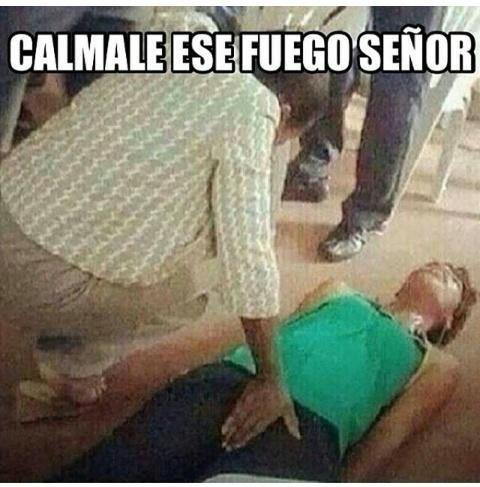 JuliVargas09's tweet photo. Mí amiga viendo que me chape hasta a la cajera del boliche jajaja https://t.co/jCPgg0xSJQ