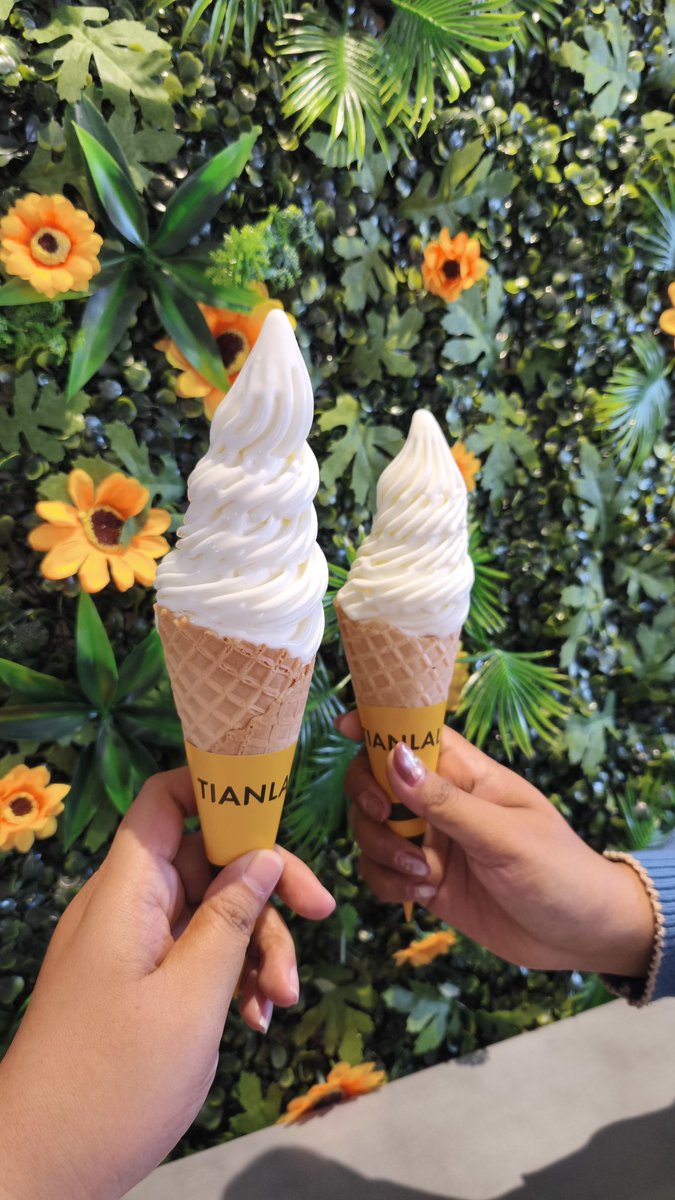 LeniPerm16's tweet photo. @naaazzzs Eskrim yogurtnya best https://t.co/K5dlufSMR8