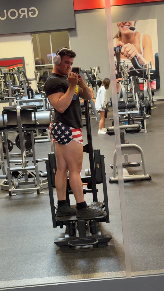 florida_boi07's tweet photo. LEGDAY BEST DAY https://t.co/rxlp9rwpFL