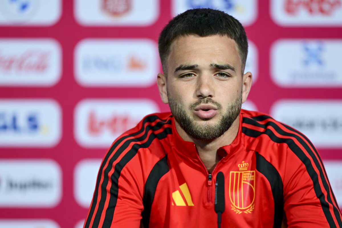 JoueursBE's tweet photo. Nous sommes le 15 août, et pour l’occasion je vous propose un XI des « il serait temps de changer de club là »

Gardien :
🧤 Tobe Leysen (OHL)

Défenseurs : 
🧱 Matteo Dams (Al-Ahli)
🧱 Wout Faes (Leicester) 
🧱 Ameen Al-Dakhil (Stuttgart)
🧱 Diego Moreira (Strasbourg)

Milieux :
🎯 Nicolas Raskin (Rangers)
🎯 Arthur Vermeeren (Leipzig)
🎯 Mandela Keita (Parme)

Attaquants :

⚽️ Charles De Ketelaere (Atalanta)
⚽️ Lucas Stassin (ASSE)
⚽️ Mike Trésor (Burnley)

N’hésitez pas à compléter l’effectif !