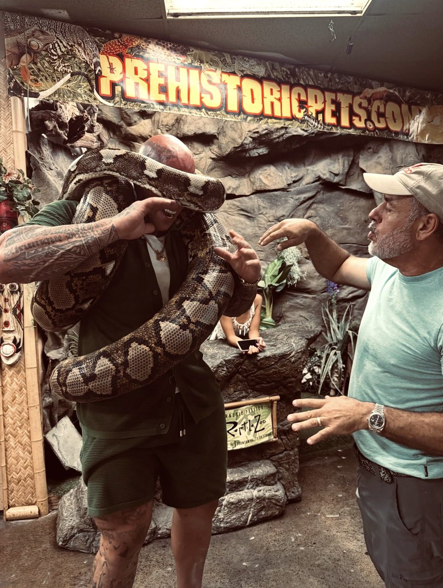 UKNASTYGIRL's tweet photo. Out on an adventure with my king. @ABigEvilDaddy 🖤🐍 https://t.co/qt7bguAGoF