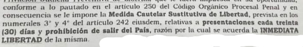 LuisCarlos's tweet photo. Según consta en algunas boletas de excarcelaciones que le están dando a las personas excarceladas, les imponen una "medida cautelar sustitutiva de libertad". 
Deben presentarse en tribunales cada 30 días y tienen prohibición de salida del país.
No son realmente libres. https://t.co/usLkQ1ewq3