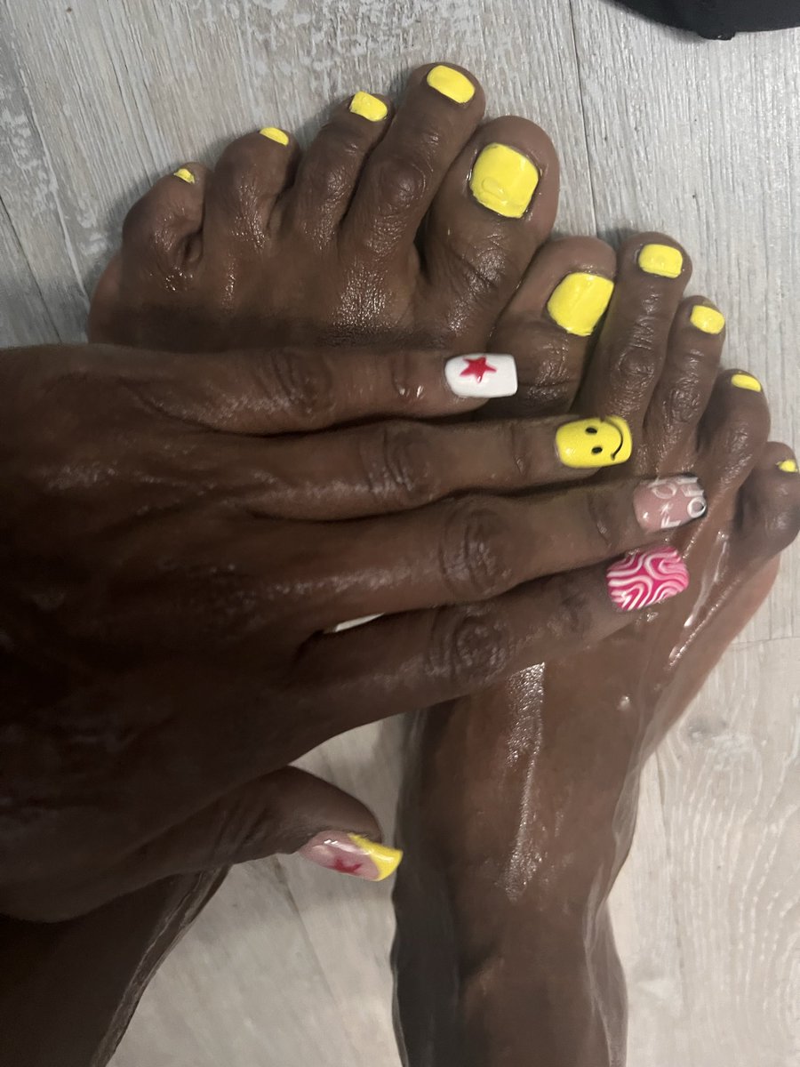 FantaseeofMi's tweet photo. Need a fresh set bad 😣😮‍💨 
Chill these single working mom feet 🤣 https://t.co/UExpVAYulR