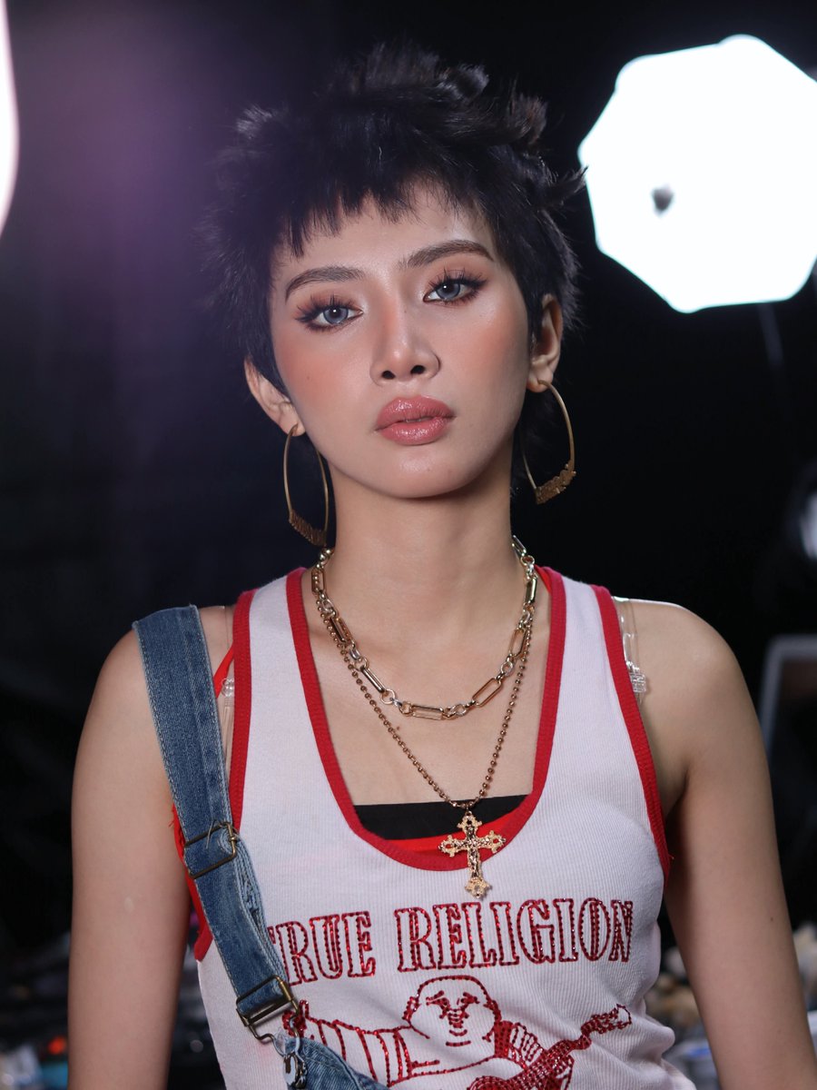 eurephoriaPH's tweet photo. #XONARA_EUREKAH PULA Trinoma Pit Stop Look❤️‍🔥
makeup by kimroy
hair by Jey Flores 
Styled by JANRA John Donor Renz Abadin 

📷 kimroyopog (IG)
#XONARA #PULA #XONARA_PULA https://t.co/FwUDLeuy6G