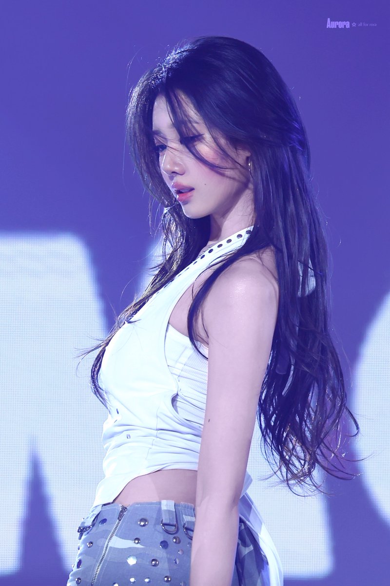 Aurora080814's tweet photo. 260809

#RORA #로라 #BABYMONSTER #베이비몬스터 https://t.co/bYTddE2pGc