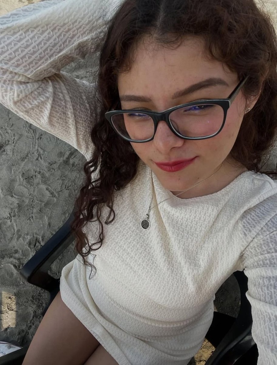 Ne022r's tweet photo. Como le cuelgan las ricas tetas a esta puta, es imposible que su tío se aguante y no la use, deberían abrirla a la pendeja y verle esas ricas tetas botando (aporte del tío de esta puta) 😈🤤 https://t.co/X57EnOy1AC