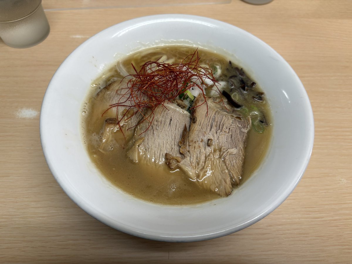 men_gurui's tweet photo. ラーメンたぬき屋
熟成豚骨ラーメン
炒飯セット(大) ※ご厚意盛り🙇‍♂️ https://t.co/IBtZvhj8Oc