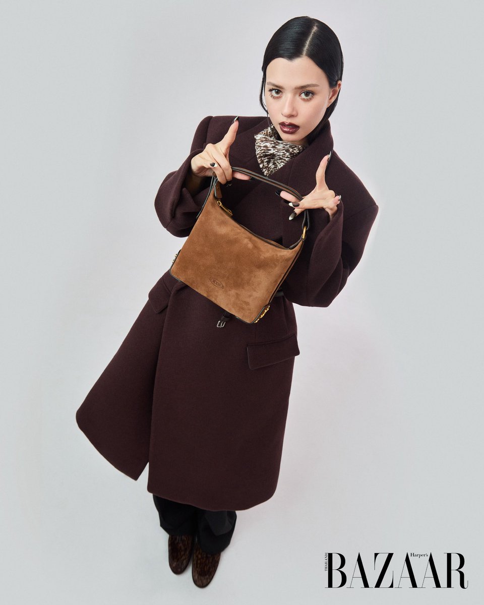 bazaarthailand's tweet photo. #BAZAARDigital Tod’s คอลเลกชั่นประจำฤดูใบไม้ร่วง/ฤดูหนาว 2026 ต่อยอดแนวคิด Italian Signature ด้วยการยกย่องคุณค่าของงานหัตถศิลป์อิตาเลียน ผ่านซิลูเอตเรียบโก้ที่เปี่ยมด้วยรายละเอียดการตัดเย็บอันประณีต

#Tods
#TodsFW26
#BeckyArmstrong‌ 
#BAZAARThailand https://t.co/rsyBBSG8Wb