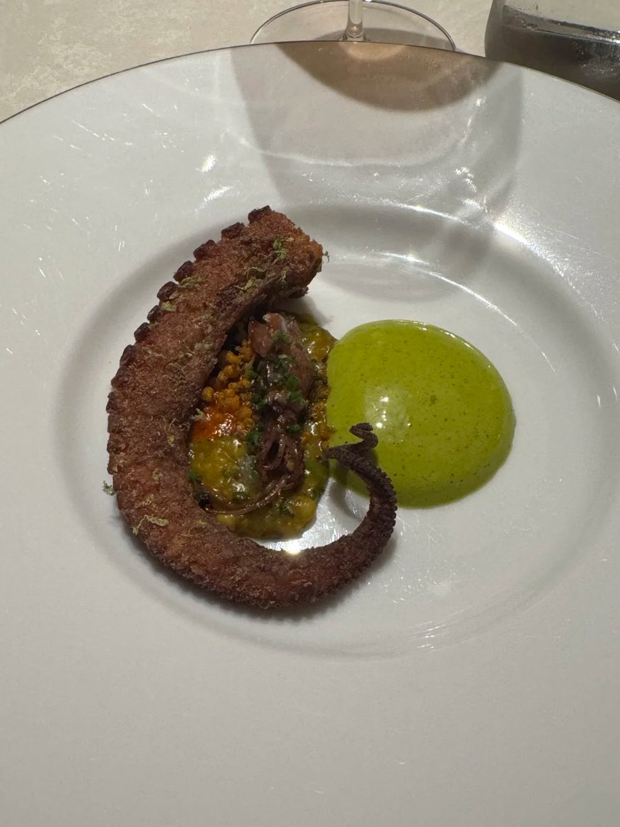 pappu_manish's tweet photo. Personally, I found the overall flavor a bit salty, but the dishes were novel. Although different cooking methods were used, the Indian flavor was still very prominent. https://t.co/72aQvsO11h