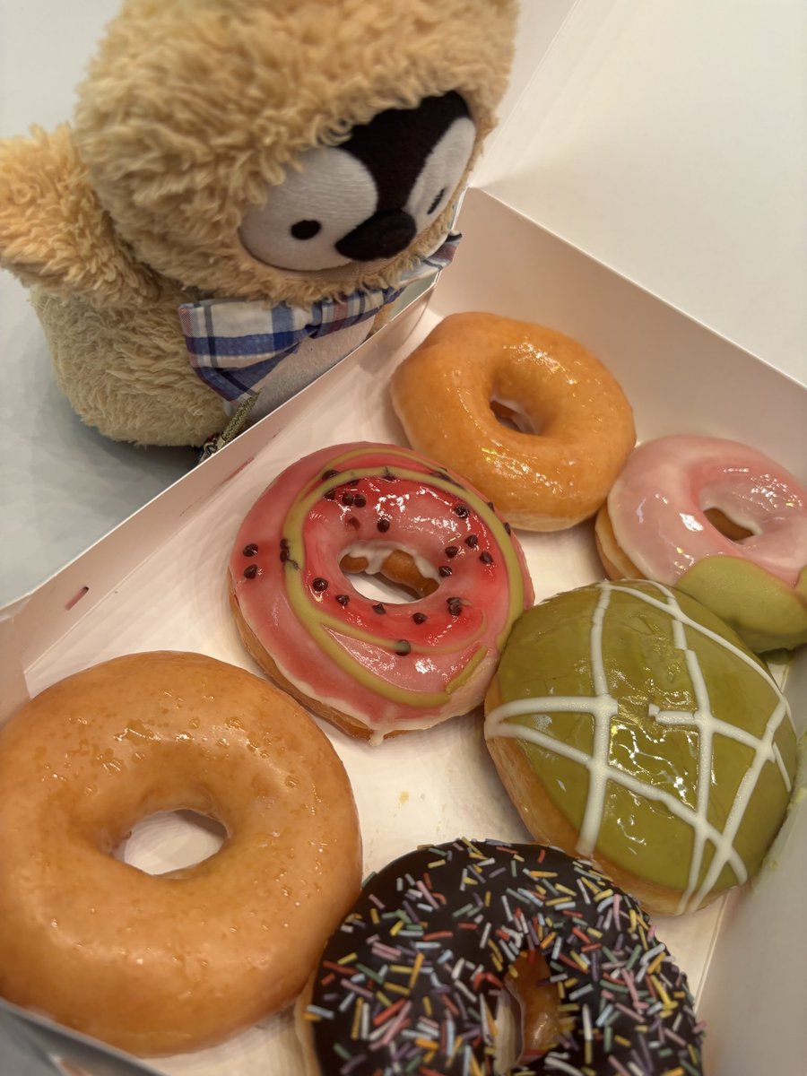 yu5ka2ri3's tweet photo. トラブルがあり、ねこぺん12周年の当日はろくなお祝いを出来ていないんですが
とりあえず当日は楽しい事もあったのと
無事に帰宅難民から抜け出せたのとで
今度改めてお祝いしようと思う

待機所でぬいのふわふわ加減に癒されてた
ぬい偉大だった

＃ねこぺん日和
＃ぬい活 https://t.co/EczLQbYkC3