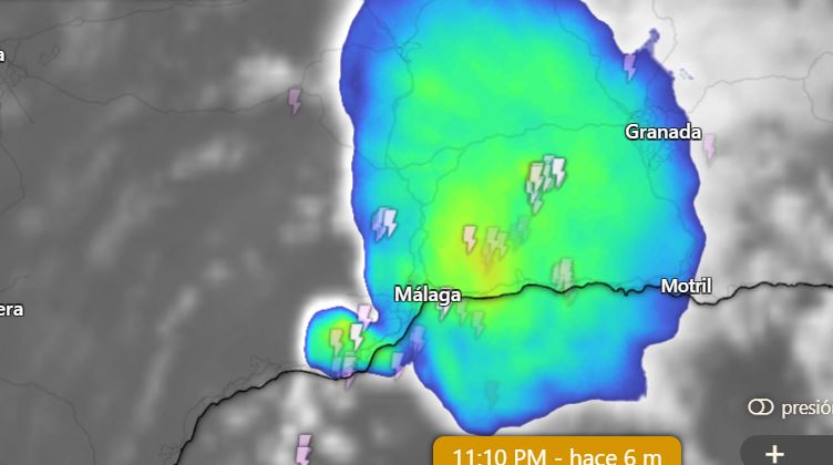 ClimaAnzoategui's tweet photo. Increíble en el lugar donde fue el sismo de 5.2 en España Malaga se ha desatado una mega tormenta electica 
Toda España y Portugal seco  pero donde fue el epicentro del temblor de 5.2 se ha desatado una intensa tormentas
Amigos que ue querrá decirnos el planeta con todo esto? https://t.co/j87cYVB5mO