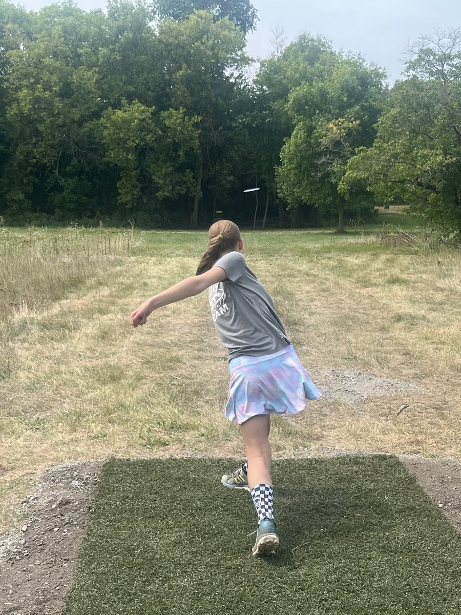 HaydenWiebusch's tweet photo. Otter Friday powered by KPLeagues
After completing my caddie duties and watching the FPO finish up while eating tacos on hole 18’s green… I got a round of disc golf in of my own.
#bedynamic
#discgolf
#growthesport
#kidsdiscgolf
#respecthergame
#throwpink https://t.co/gLtuQEfUVN