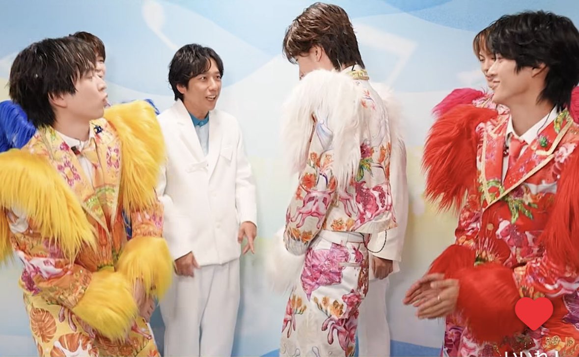 142133_'s tweet photo. にのとサイズ感いっしょなのも
柔太朗が立ったら隠れちゃうのも
かわいい。 https://t.co/Xzt5mS3GAS