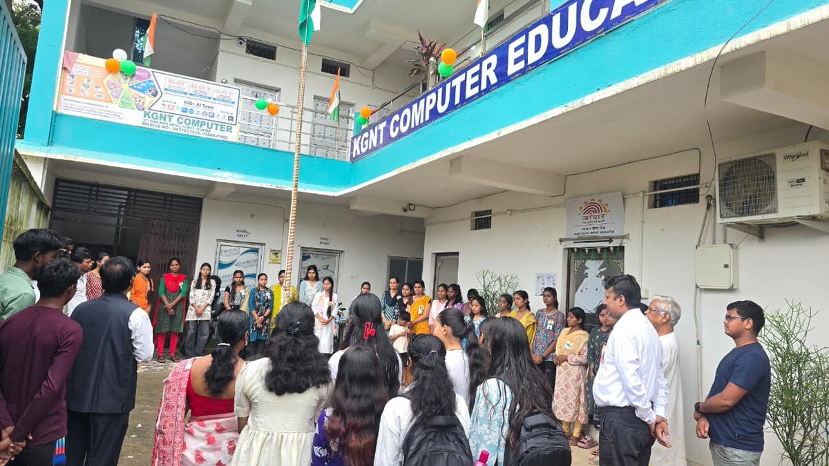 OdishaSpv's tweet photo. Flag Hoisting Ceremony at the District Office, Nuapada, Odisha 🇮🇳

Celebrating the spirit of freedom, unity and patriotism.

Jai Hind! 🇮🇳

#IndependenceDay #Nuapada #JaiHind https://t.co/Ir1Yh3ZmUL