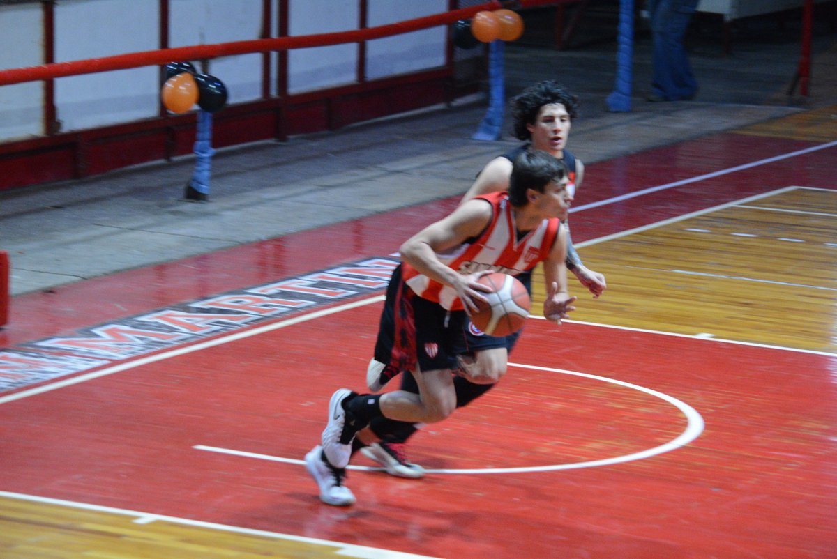 FbpmOficial's tweet photo. 𝗘𝗟 𝗥𝗨𝗚𝗜𝗗𝗢 𝗗𝗘 𝗦𝗔𝗡 𝗠𝗔𝗥𝗧Í𝗡 🦁

Victoria de Atl. C. San Martín 77-72 sobre Gral. San Martín en la 1° fecha del Clausura. Sarfati (20 pts), Carrasco (21 pts) y Suárez (15 pts) lideraron al equipo de Diego Amaya. 🏀 https://t.co/oHwNDljB6Z