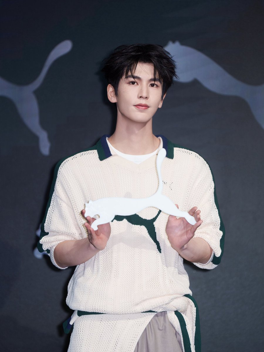 zh123_zip's tweet photo. 260815 푸마 PUMA 웨이보

그래, 다들 인터넷 하는 이유가 바로 이런 걸 보려는 거지🤩 다들 이렇게 보는 걸 좋아하니까, 더 올려줘!
PUMA GALLERY에서 포착한 @장릉혁 의 엄청난 순간
손이 빠른 사람들은 벌써 하나씩 저장 버튼을 눌렀어📱 누가 좀 뒤로 가기 버튼 어디 있는지 알려줄 사람, 못 찾겠어~

#장릉혁 #Zhanglinghe #张凌赫 #จางหลิงเฮ่อ