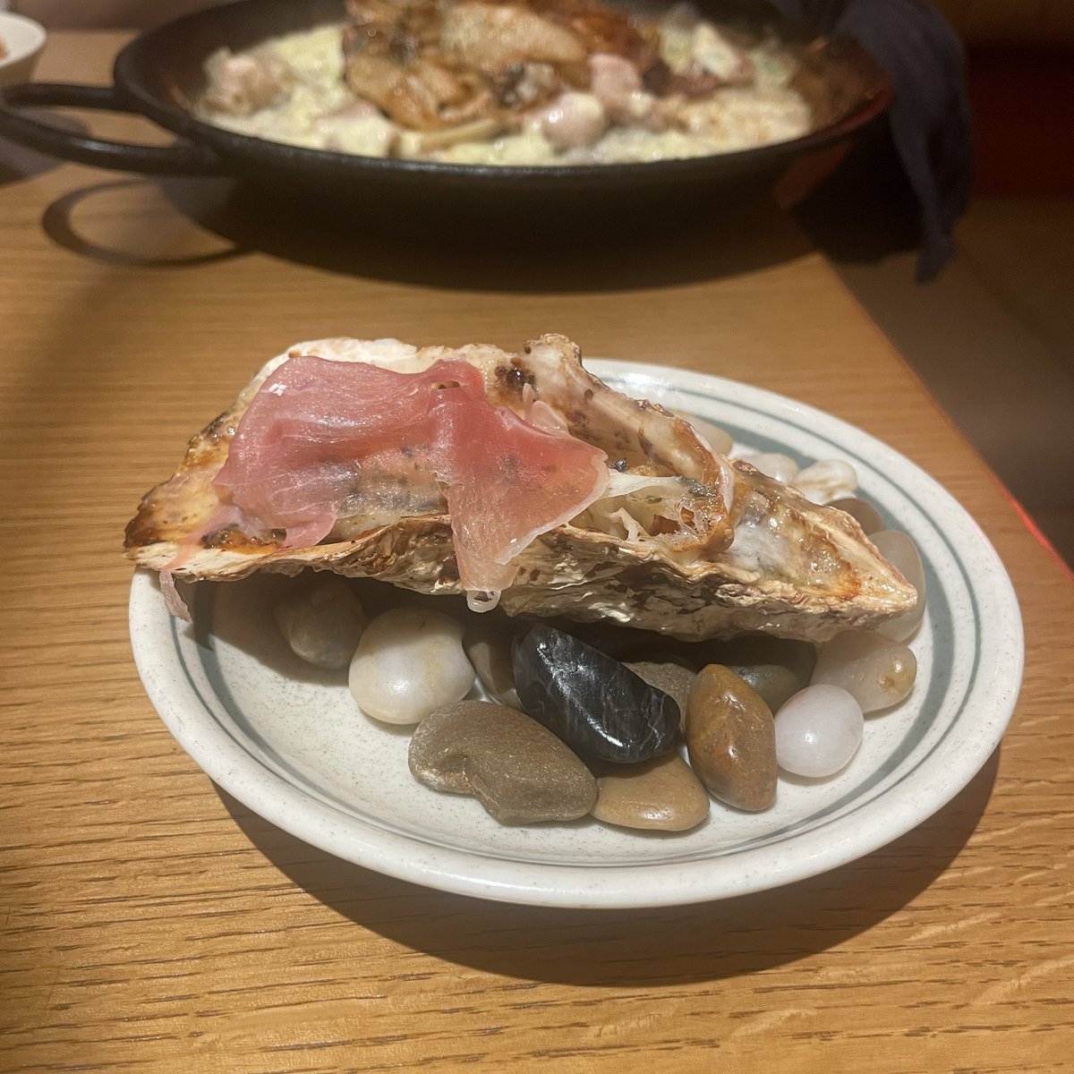 karaage155's tweet photo. 下の石も食べられるのかなぁ https://t.co/mV6BfpJ8Vw