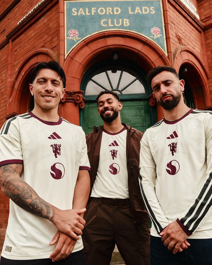 ManUtd_Es's tweet photo. Nuestra tercera remera para 2026/27 
@adidasFootball 🔥 https://t.co/A8HG7zsy5d