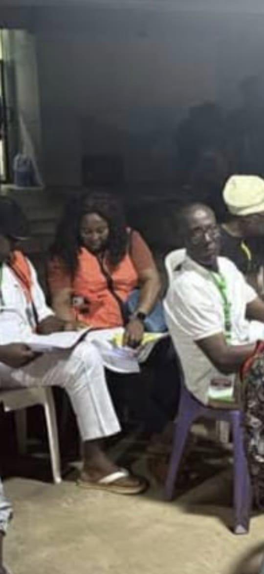 davido's tweet photo. Mrs Pauline Ugonyeka, I heard you’re still in Osun, your mission tomorrow will fail as the INEC REC. Osun people will stand by their votes https://t.co/peSTslpybn