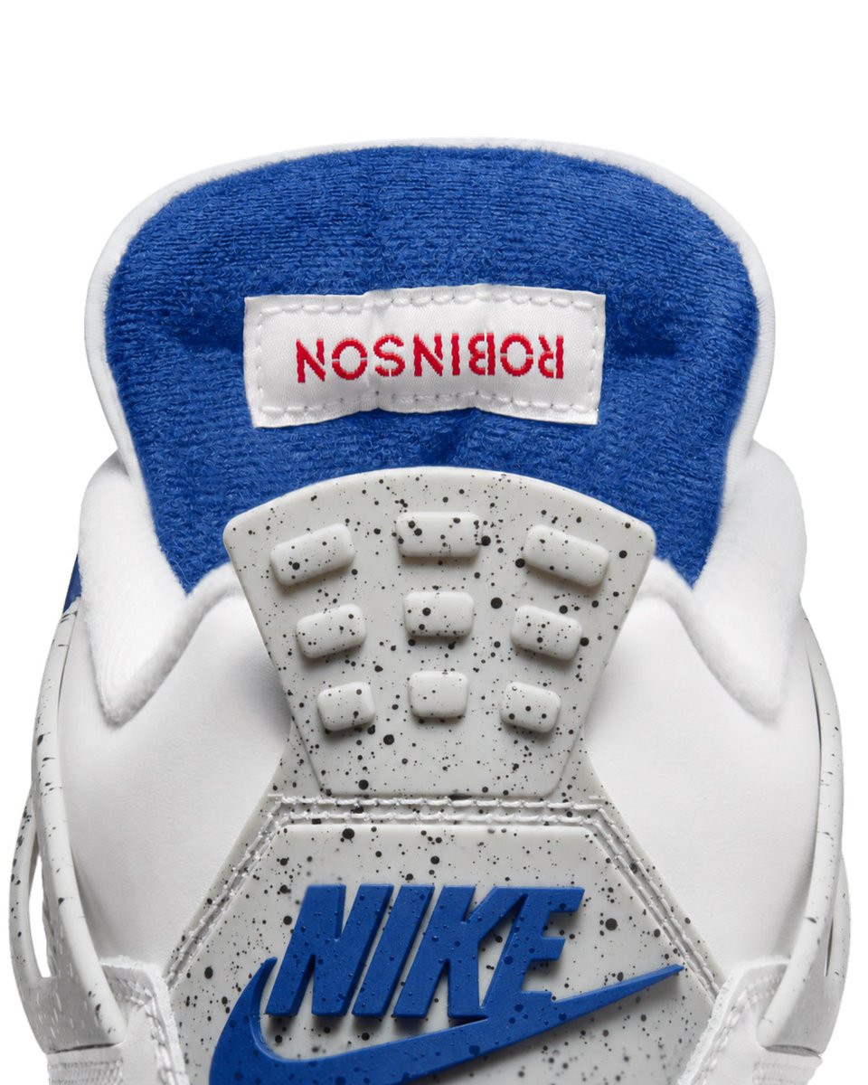 JustFreshKicks's tweet photo. BREAKING: Air Jordan 4 OG “Jackie Robinson” Releases April 15th ⚾️💙 https://t.co/yn1AfVrRA3