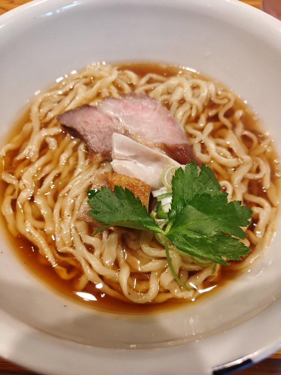 jun00jun11's tweet photo. 北浦和駅　
らーめん かねかつ🍜✨✨
しょうゆ らーめん大盛🎵
醤油スープ、和牛、鶏、自家製麺と
全てが美味しい🎵
ご馳走さまでしたー👍💯✨
#ラーメン #らーめん https://t.co/htTu2BVSq3