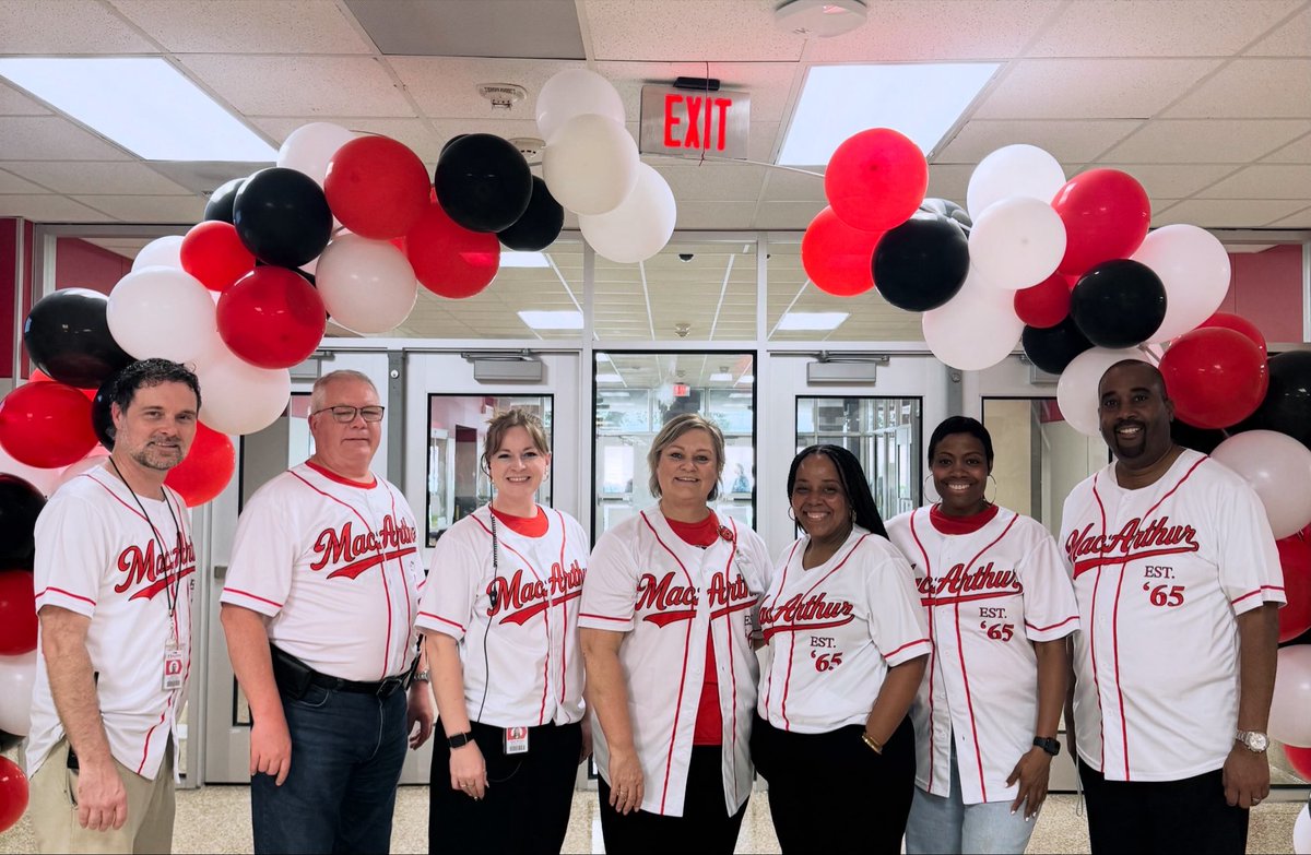 CuratorCreative's tweet photo. Week one! ✔️
We’re ready for a great year! 
#ChooseAldine 
@MacArthur_AISD https://t.co/IAqFIEBIh9