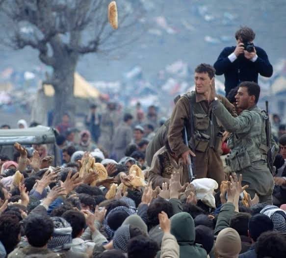 aguil0r's tweet photo. @MegriSheikh Al sana askerler, halan beyan verme . https://t.co/ZPV7yAtiRS
