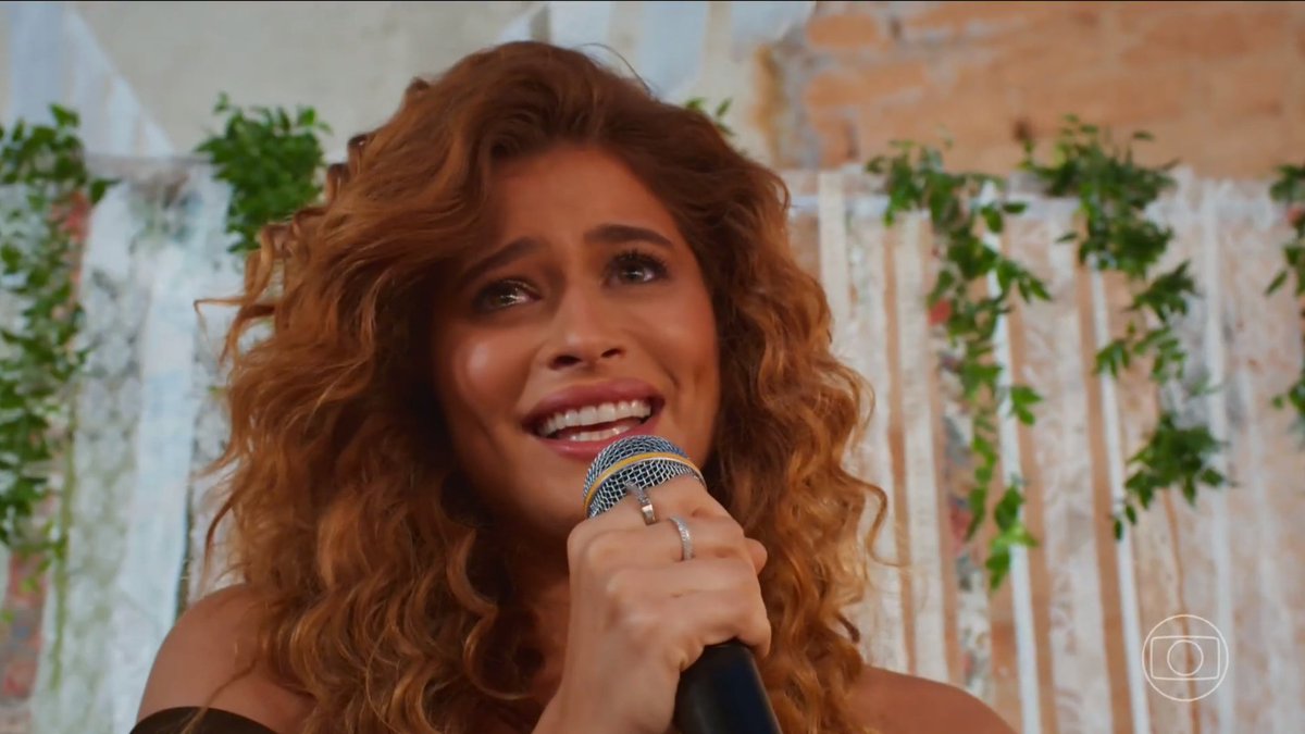 ZAMENZA's tweet photo. Isadora Cruz sobre a briga de Agrado e Eduarda: "A gente como artista, como atriz que está vivendo a personagem, quer que ela passe por outras coisas, mas a gente não tem esse poder. Para mim e para a Gabz foi difícil estar nesse lugar de duas personagens tão amigas, tão próximas, unidas, brigando por homem." #CoraçãoAcelerado